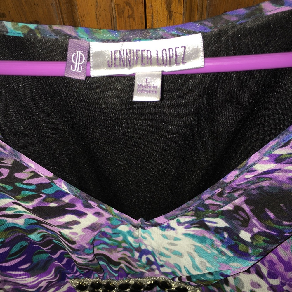 Jennifer Lopez size L Top w 3/4” Fan Sleeves - Picture 2 of 7